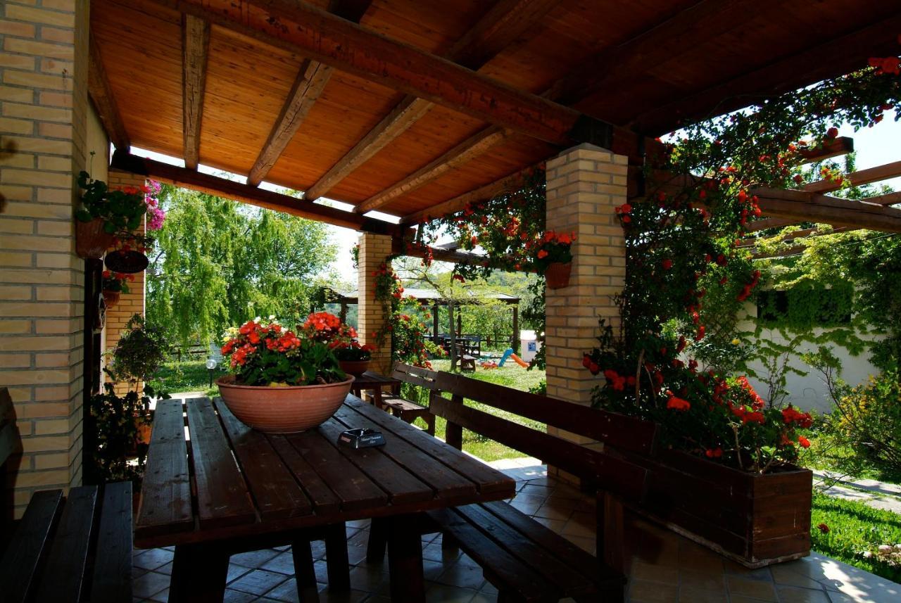 Agriturismo Il Portico Пенне Экстерьер фото